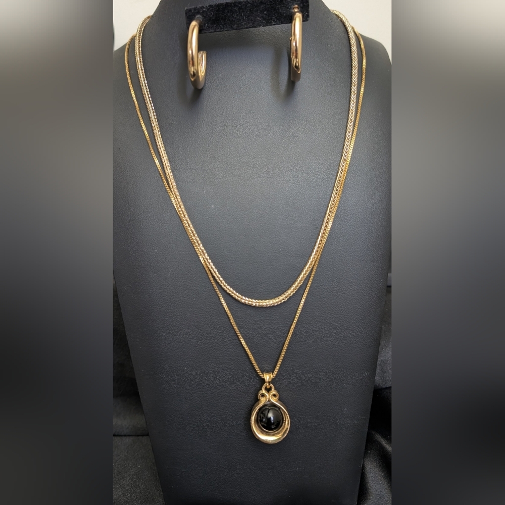 #148. Gold Layered Necklace Set with Black & White Revirsable Stone Pendant